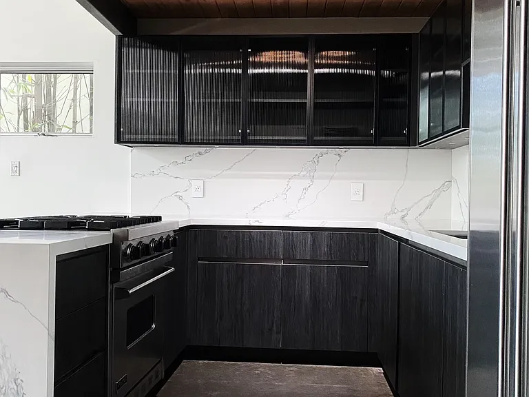 208 S Venice Blvd #B — Photo 16