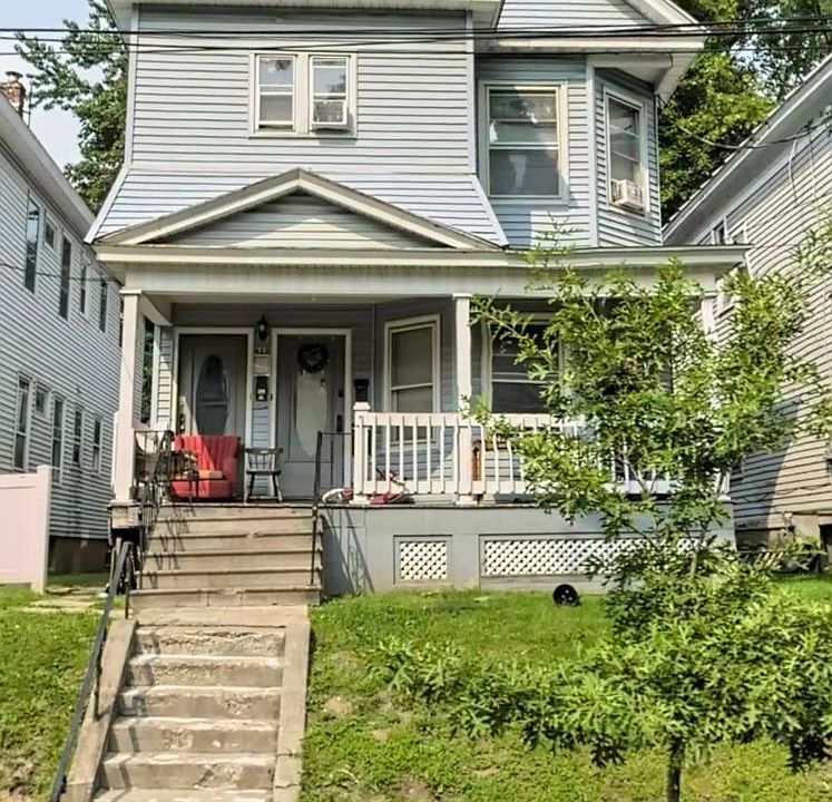 1st image of 825 Myrtle Ave #2