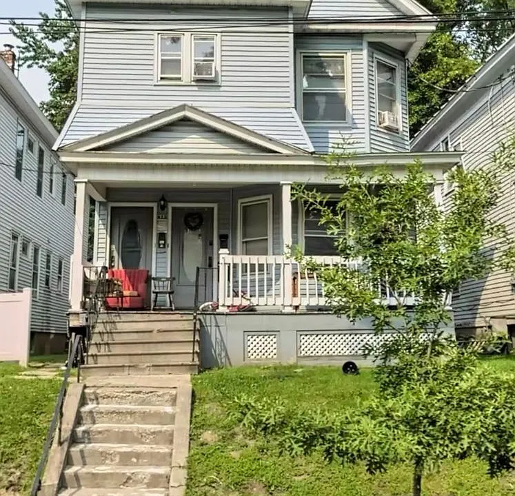 825 Myrtle Avenue