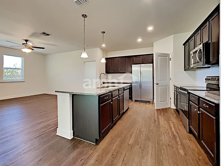 481 Sandstone Dr — Photo 4