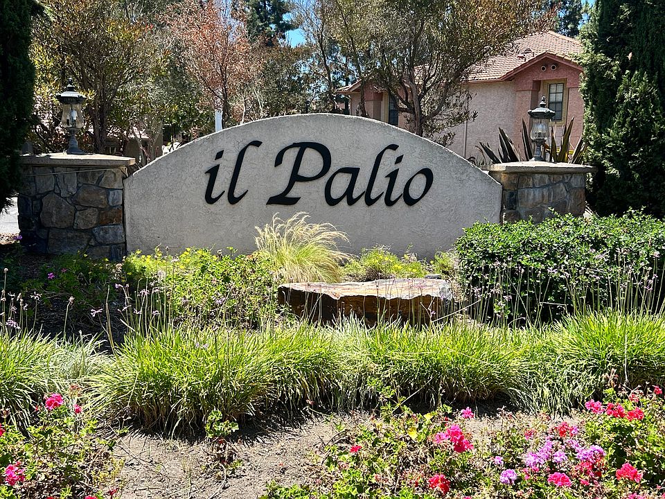 Popular Il Palio complex in Rancho Bernardo only minutes from the 15 and nearby all the shopping you could need (Home Depot, Costco, Target, Ralph's, Trader Joe's, and rumor has it a Whole Foods is in the works)