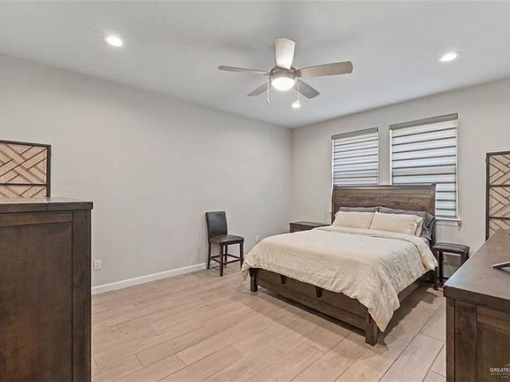 5th image of 607 S Tecate Dr