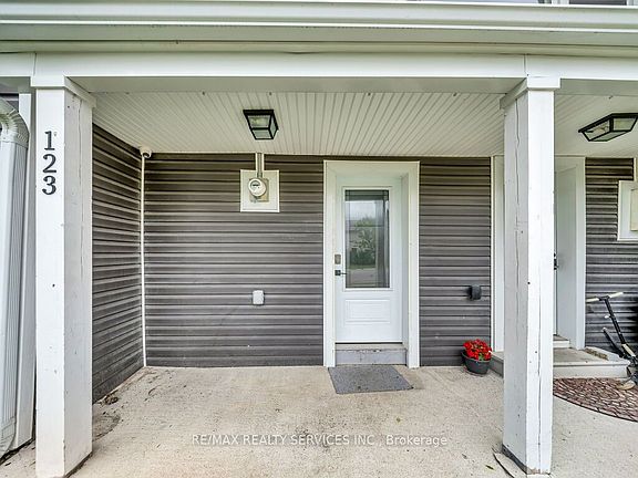3rd image of 123 Main St W