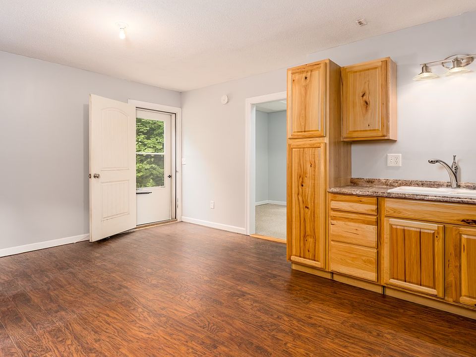 Entry way/living area