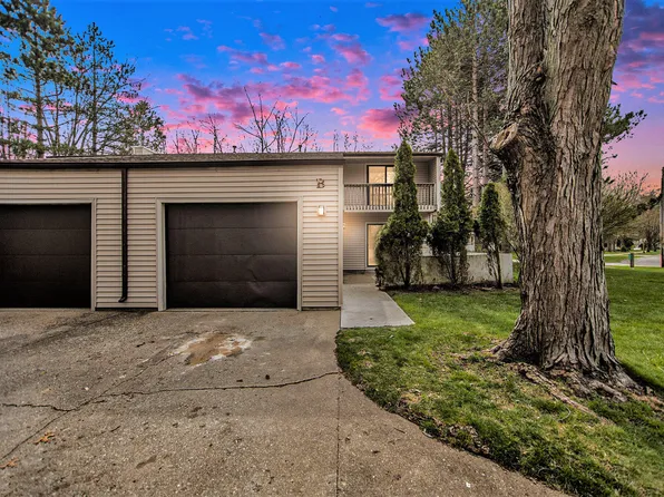 17454 Dunewood Ct Unit B, Spring Lake, MI 49456