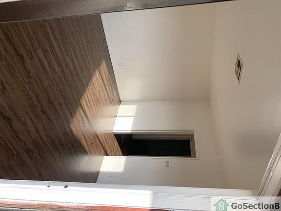3rd image of 811 W 97th St APT 10