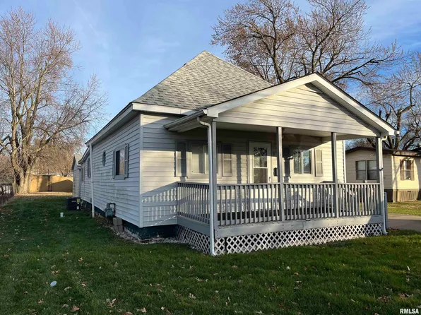 916 N Noble St, Virden, IL 62690