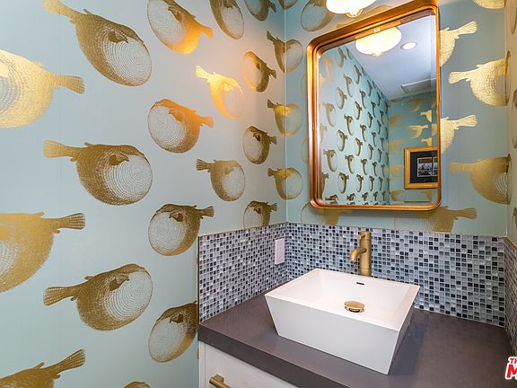 4th image of 928 N Croft Ave APT 202