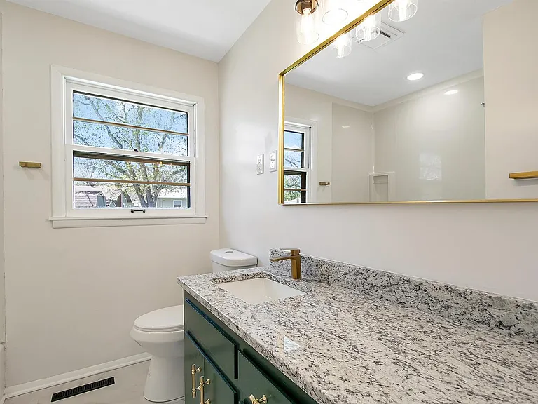 1239 N Cramer St — Photo 23