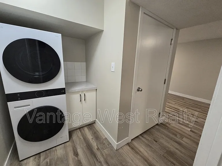 1291B Kelglen Cres — Photo 10