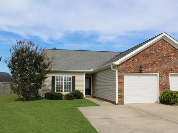 1404 Oak Ridge Ct, Greenville, NC 27834