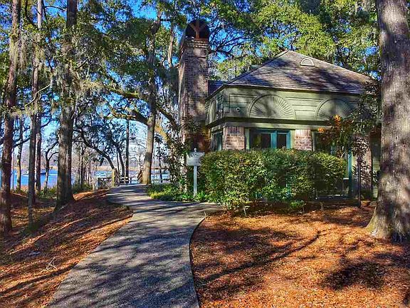 4th image of 215 Deer Meadow Ln