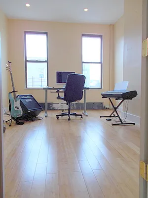 Rented by Citiburg Realty Solutions LLC | media 16