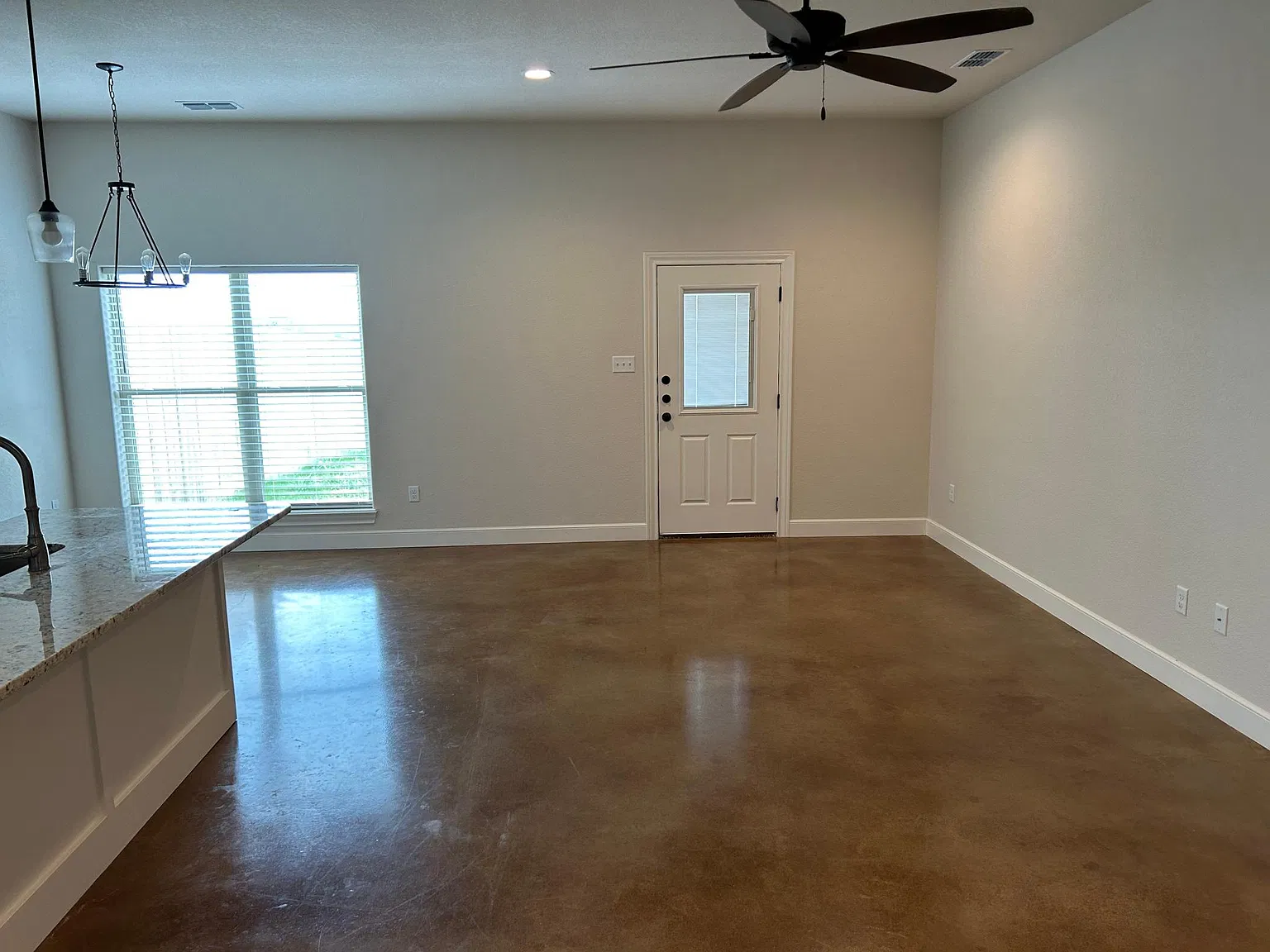 3 bed, 1500 sqft, $2,300 — Photo 2