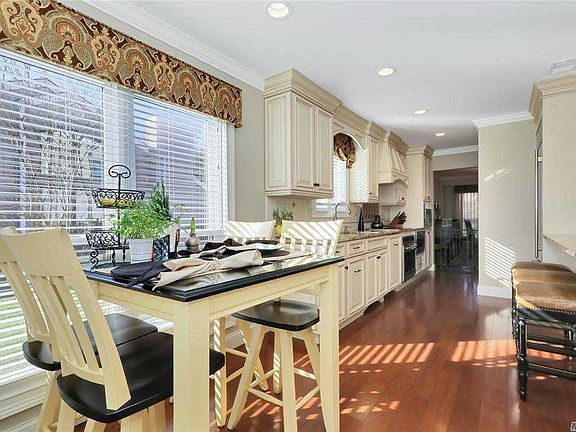 4th image of 19 W Pond Ct