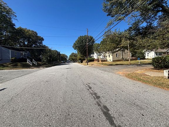 4th image of 1150 Fair St SW