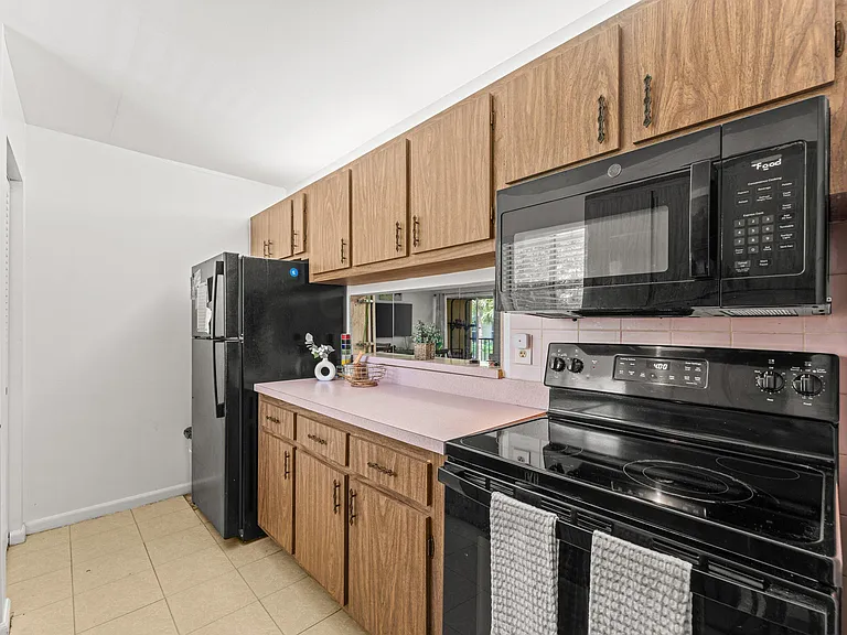 866 SW 9th Ave #201 — Photo 8