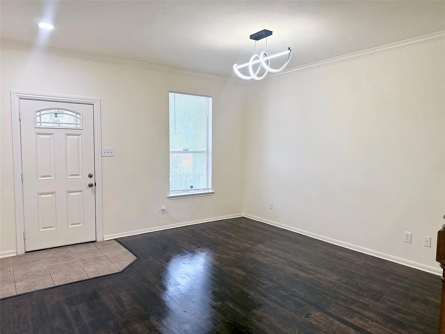 4 bed, 2.5 bath, 2712 sqft, $2,300 — Photo 4