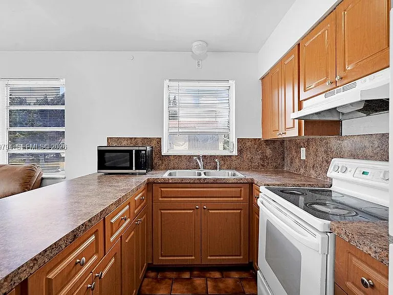 2419 Pierce St — Photo 18