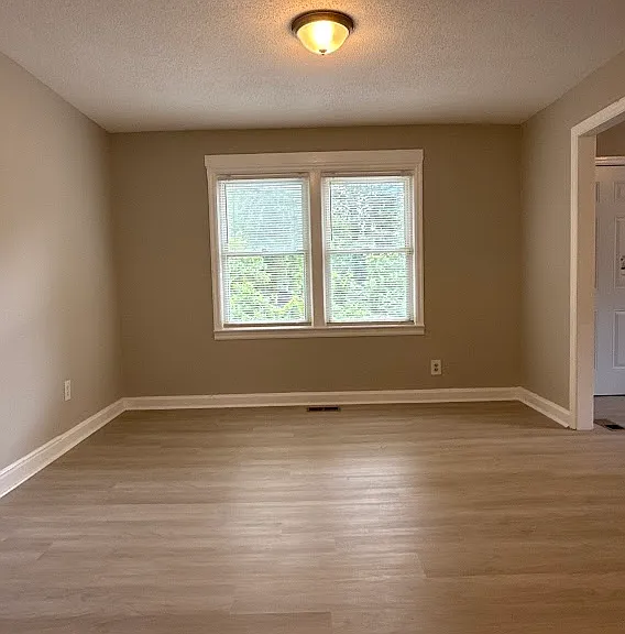 1376 Lockwood Dr SW — Photo 5