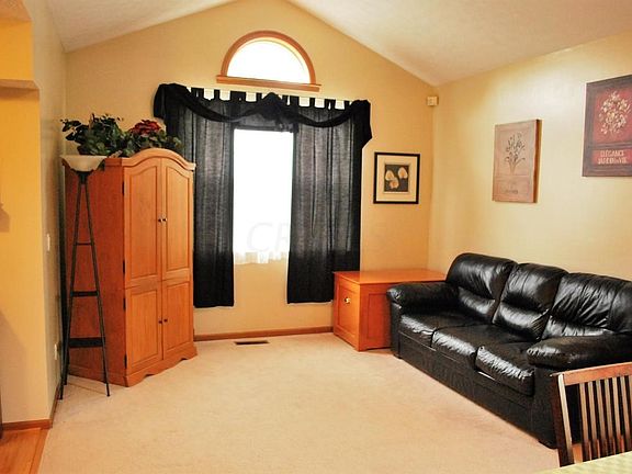 4th image of 802 Bernese Ct