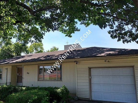 2nd image of 207 Chestnut St