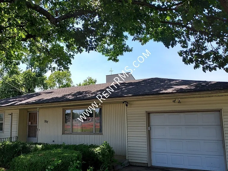 207 Chestnut St — Photo 1