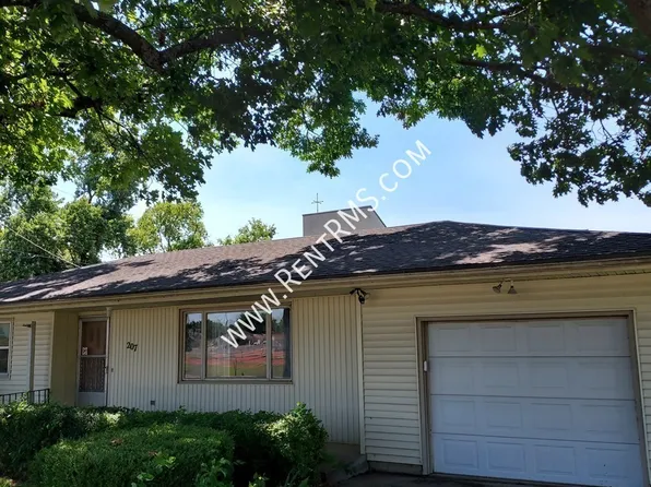 207 Chestnut St, Silver Lake, KS 66539
