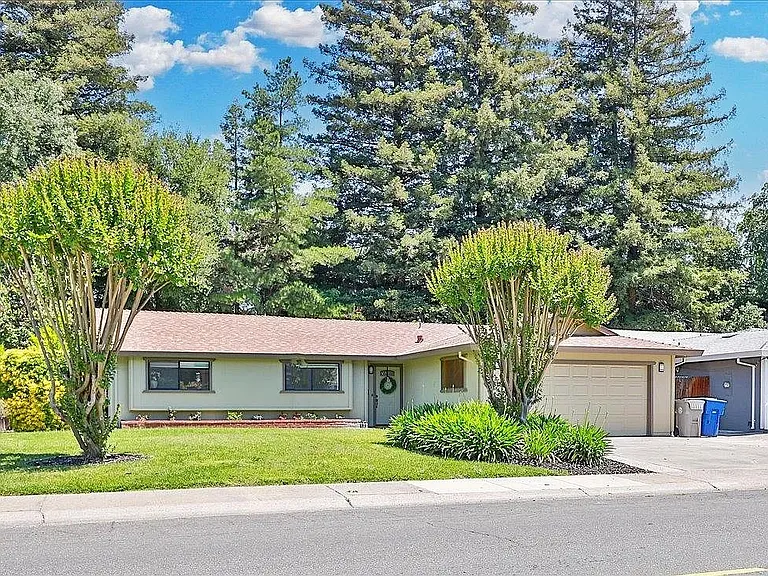 6821 Havenhurst Dr — Photo 2