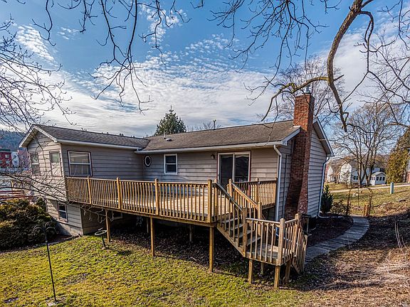 4th image of 627 Hillcrest Dr
