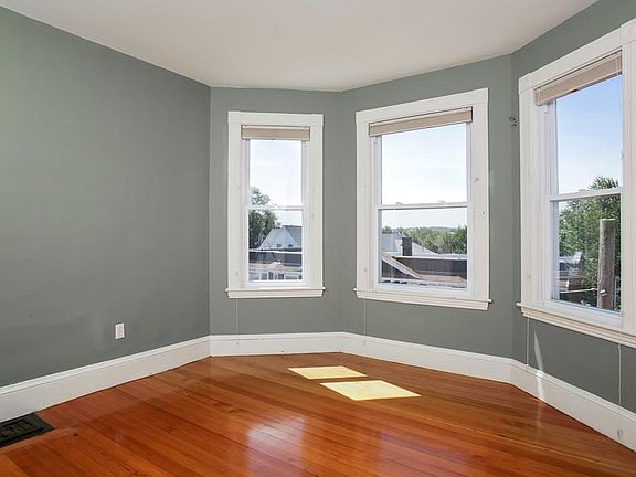 4th image of 10 Oliver Rd #3