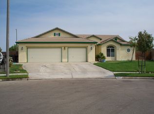 686 Monterey Ln, Lemoore, CA 93245