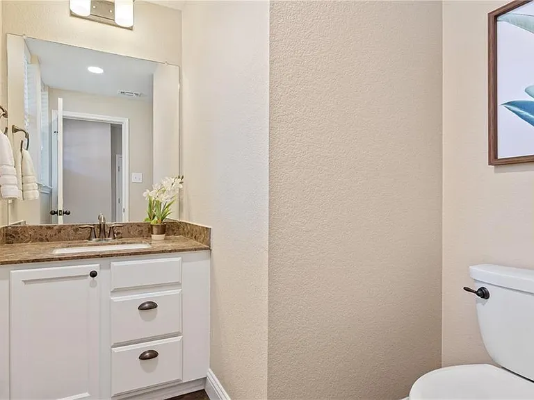 1524 Uhland Dr — Photo 22