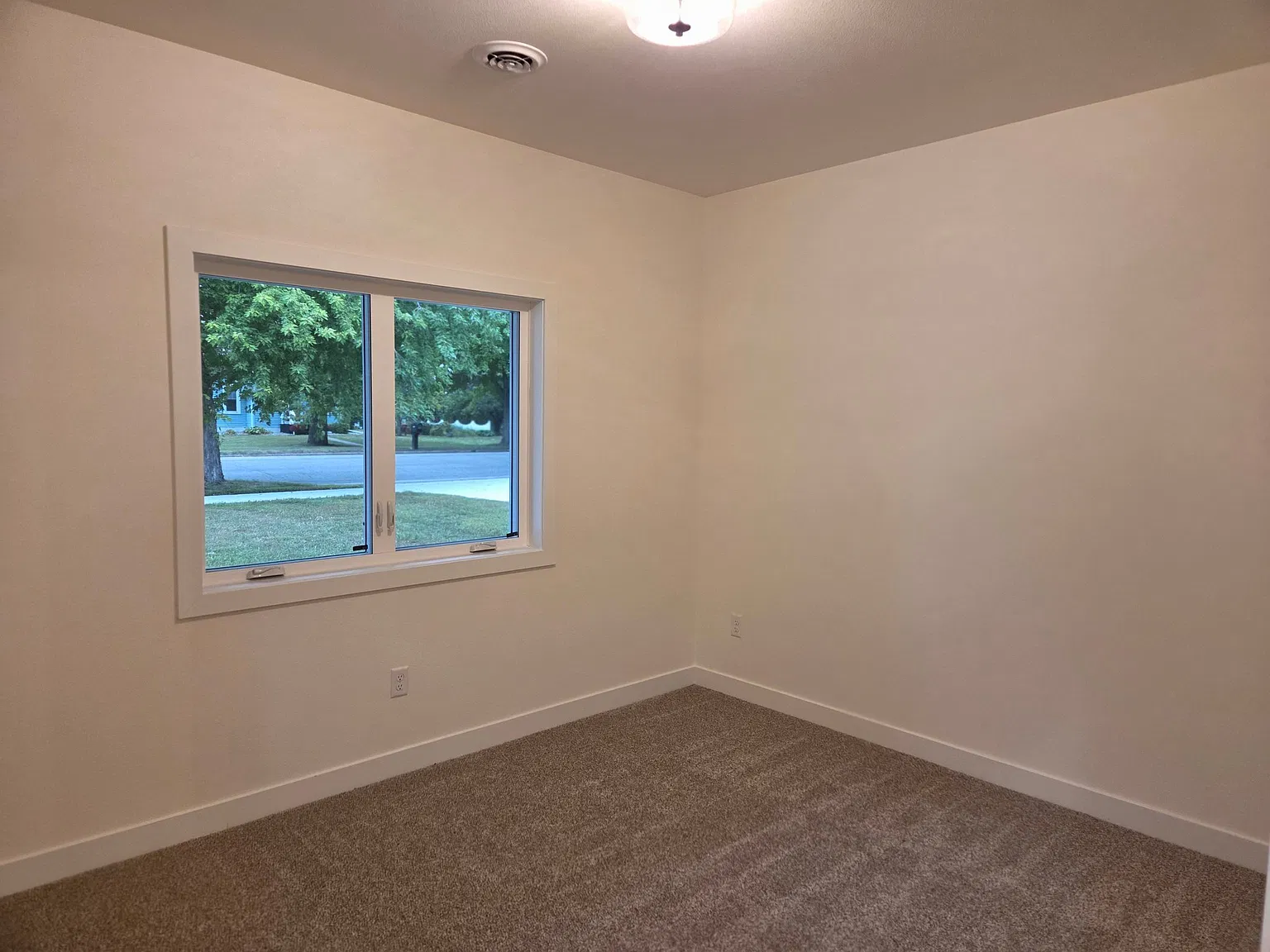 Modern 2 Bed/2 Bath Townhouse in Wyndmere - Available 10/15 - $1,950/mo — Photo 2