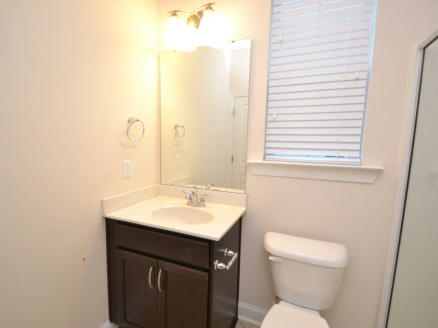 End Unit Luxury Cary Townhome Available Immediately — Photo 4