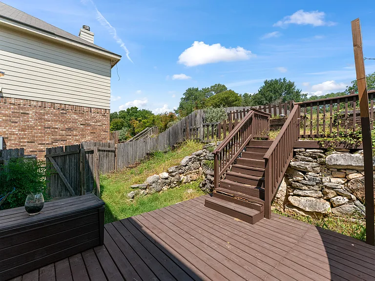 807 Midway Crst — Photo 28