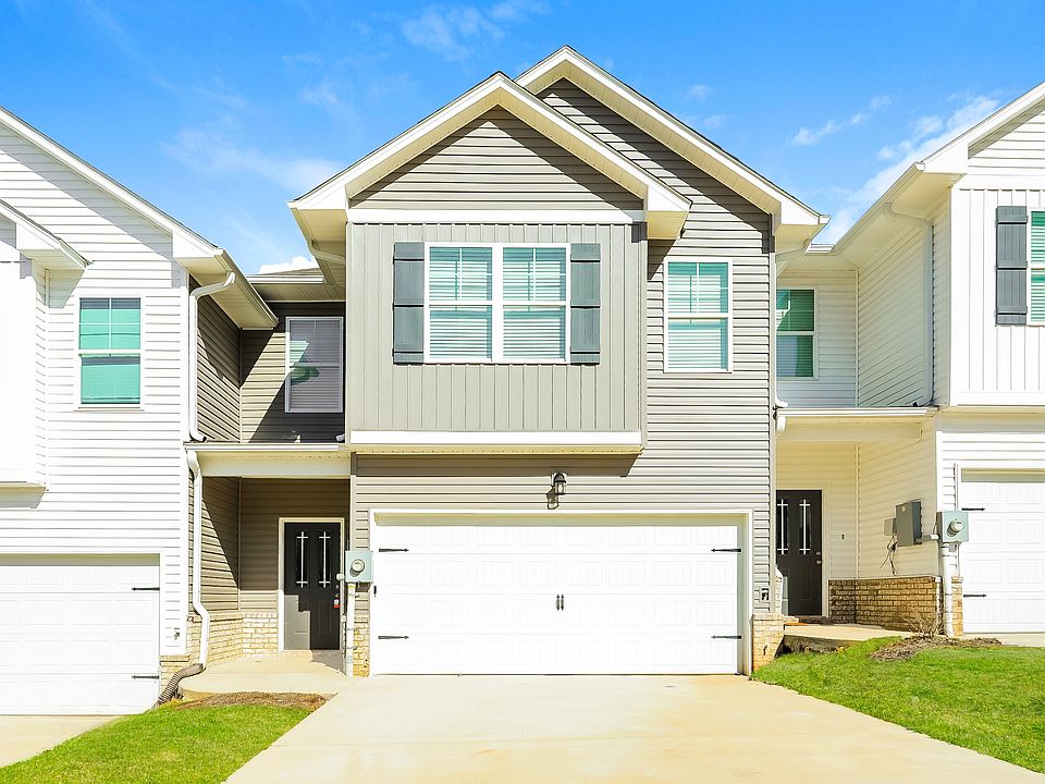 1st image of 120 The Heights Dr