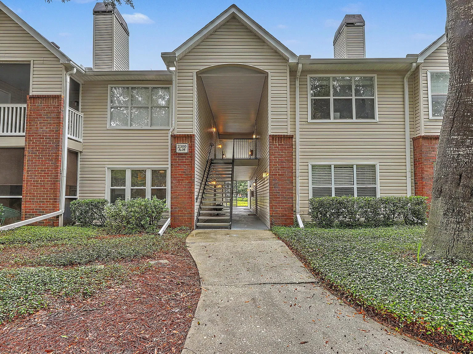 3 bed, 2.0 bath, 1329 sqft, $2,800 — Photo 1