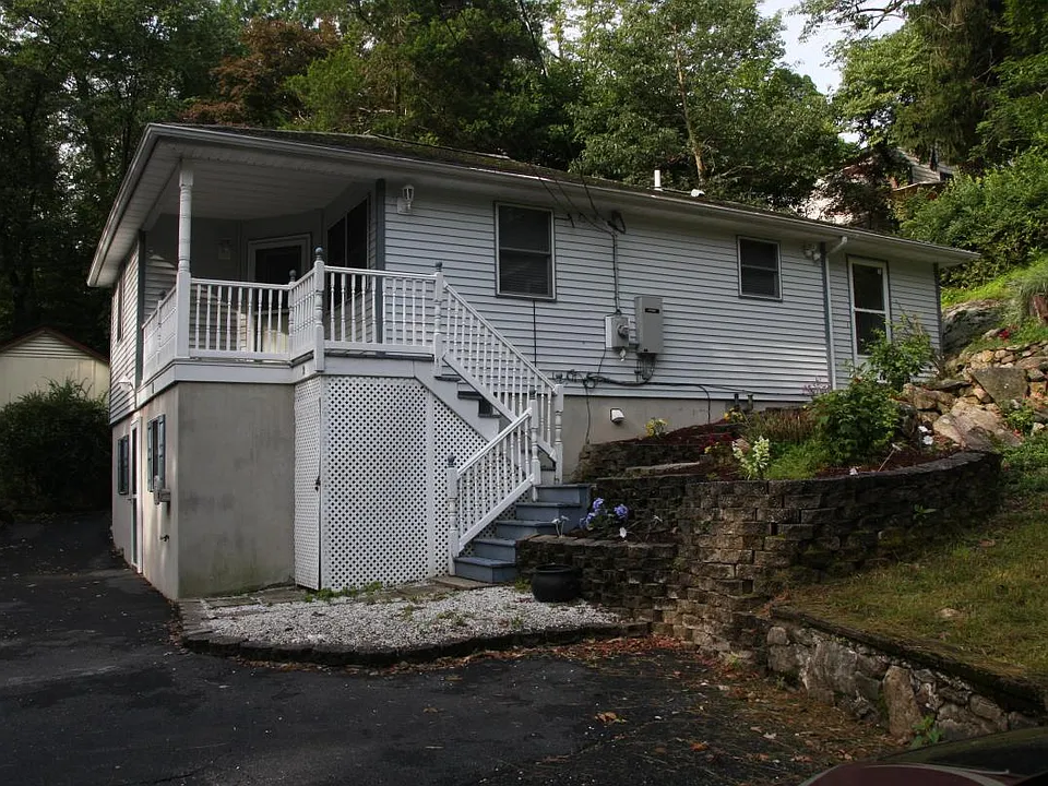 2 Sutton Rd