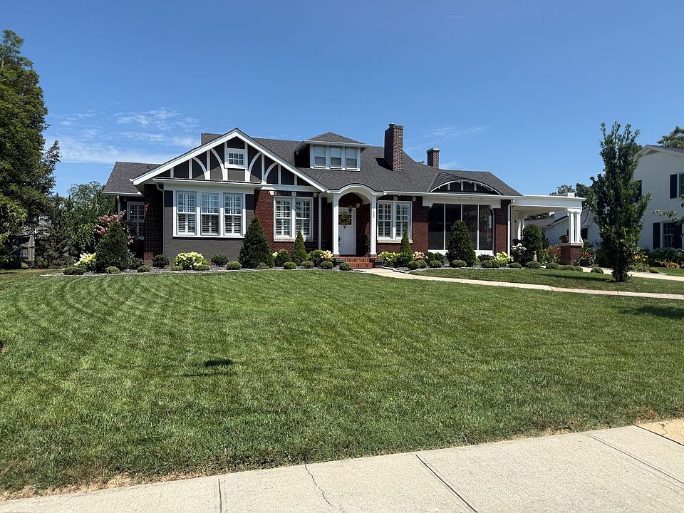 1st image of 102 Ross Ave