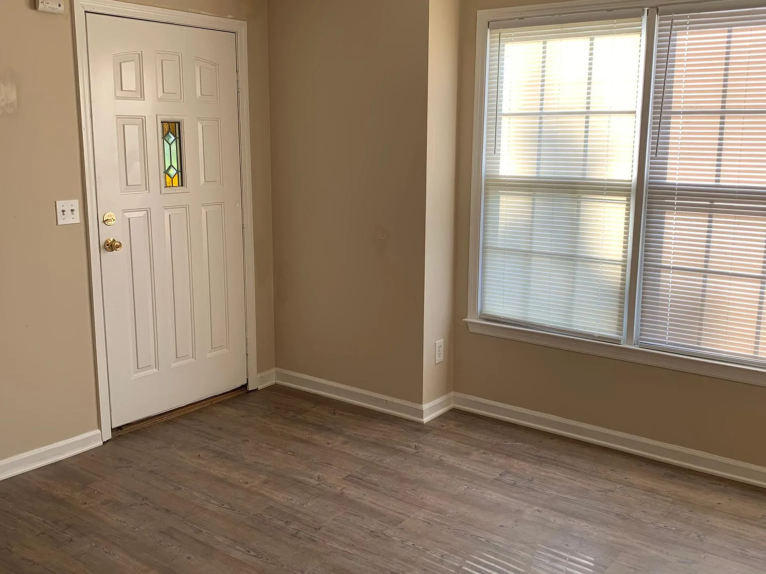 2 bed, 1.5 bath, 1100 sqft, $1,400 — Photo 3