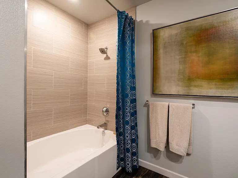Dylan Point Loma Apartments — Photo 23