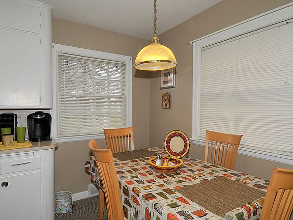 4th image of 820 Elm Ave E