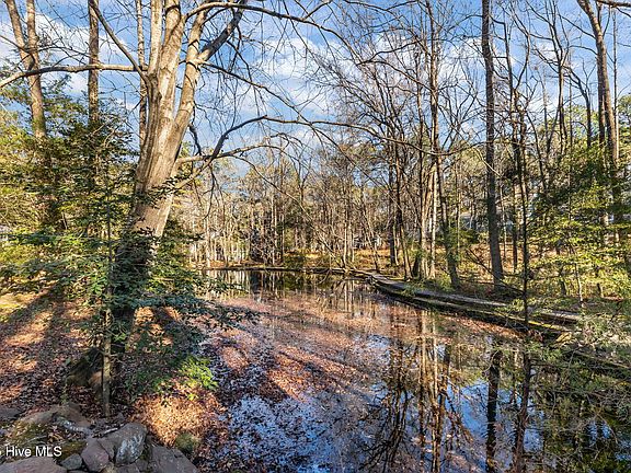 3rd image of 6 Village In The Woods Circle