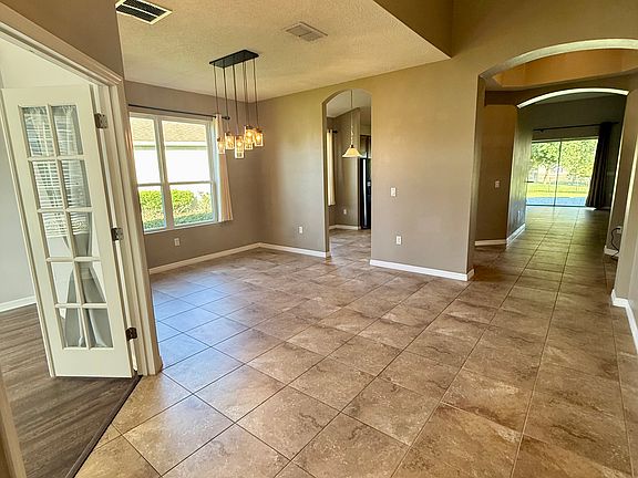 4th image of 826 Los Caminos St