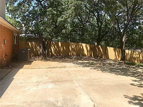 4th image of 2701 Jewell Dr