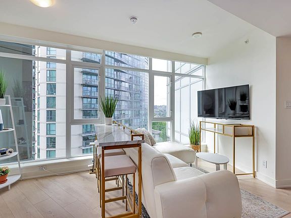 4th image of 1372 Seymour St #1207