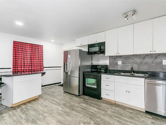 5th image of 10 Lamar Dr