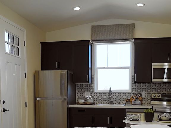3rd image of 1058 Parkview Pl #2