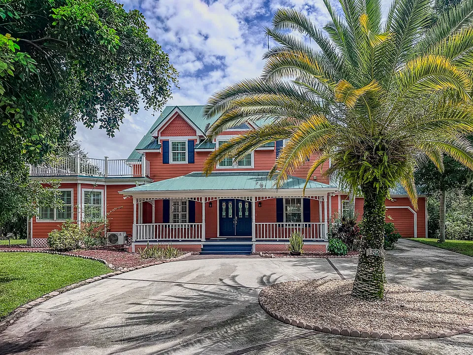 521 SW Marion Ct